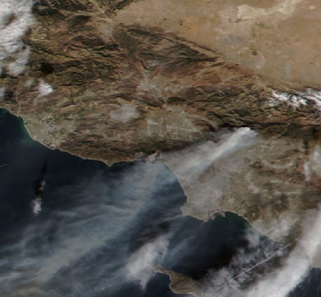 VIIRS true-colour satellite view of the Los Angeles basin on 8 January 2025, smoke from the Palisades and Eaton fires streaming southwest across Santa Monica Bay and out over the Pacific.